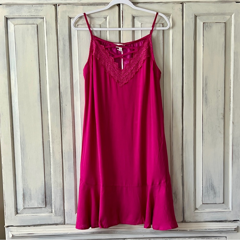 🟠NWT DAVI & DANI Bottom Ruffle Mini Dress with Crochet/Lace Details Fuchsia LG